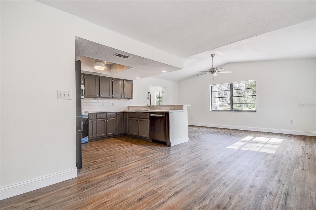 待售: $499,000 (3 贝兹, 2 浴室, 2001 平方英尺)