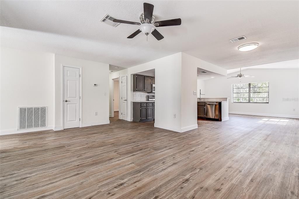 待售: $499,000 (3 贝兹, 2 浴室, 2001 平方英尺)