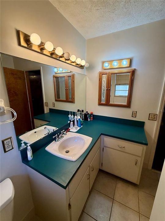 На продажу: $599,900 (4 спален, 2 ванн, 2120 Квадратных фут)