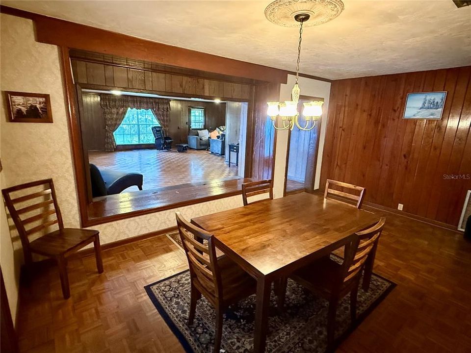 На продажу: $599,900 (4 спален, 2 ванн, 2120 Квадратных фут)