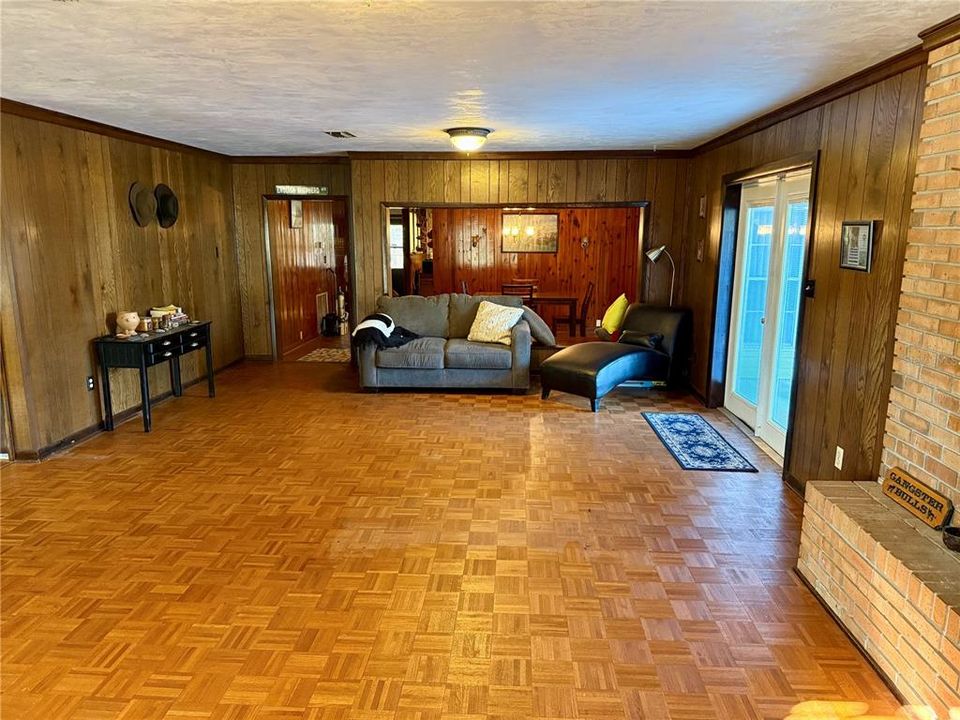 На продажу: $599,900 (4 спален, 2 ванн, 2120 Квадратных фут)