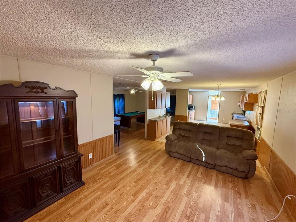 На продажу: $599,900 (4 спален, 2 ванн, 2120 Квадратных фут)