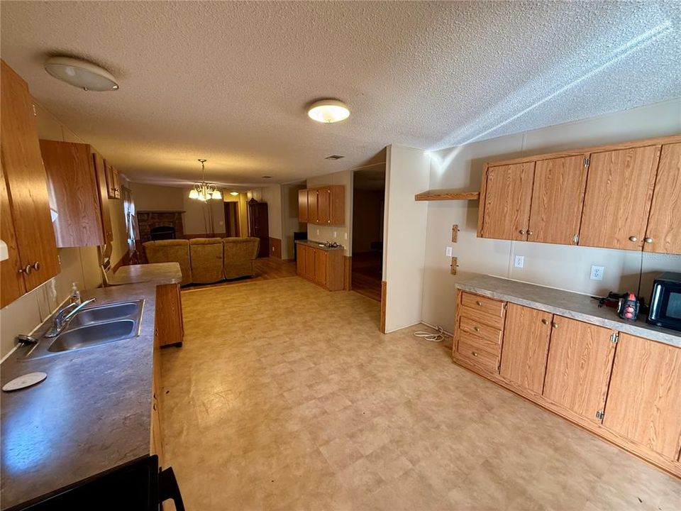 На продажу: $599,900 (4 спален, 2 ванн, 2120 Квадратных фут)