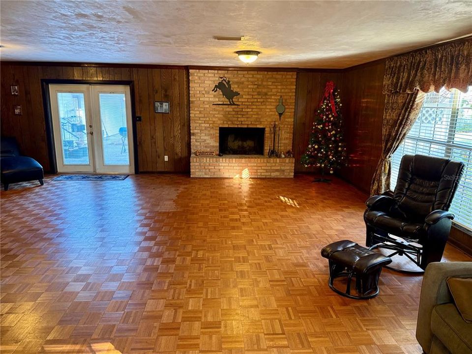 На продажу: $599,900 (4 спален, 2 ванн, 2120 Квадратных фут)