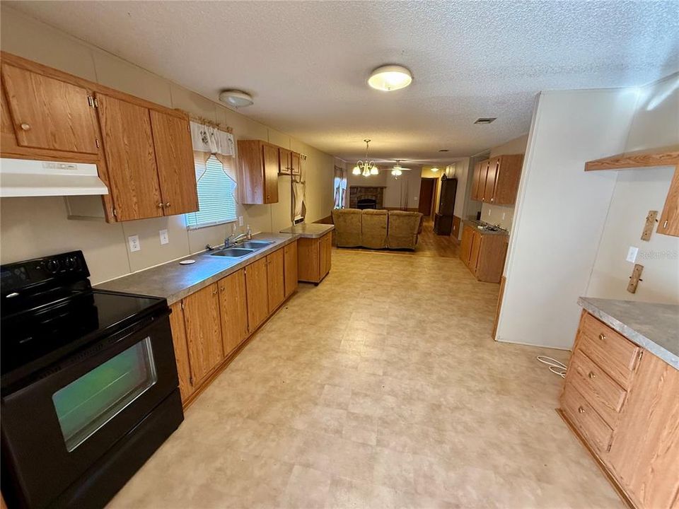 На продажу: $599,900 (4 спален, 2 ванн, 2120 Квадратных фут)