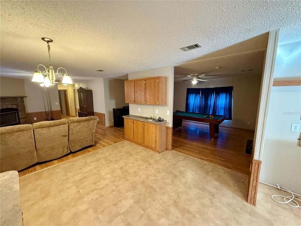 На продажу: $599,900 (4 спален, 2 ванн, 2120 Квадратных фут)