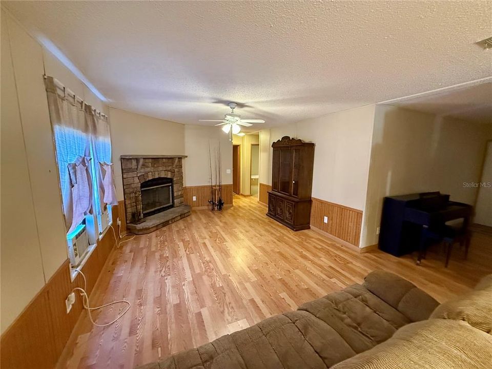 На продажу: $599,900 (4 спален, 2 ванн, 2120 Квадратных фут)