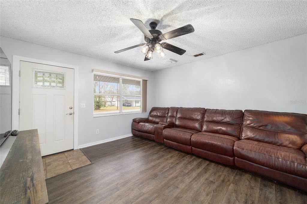 For Sale: $239,900 (4 beds, 2 baths, 1388 Square Feet)