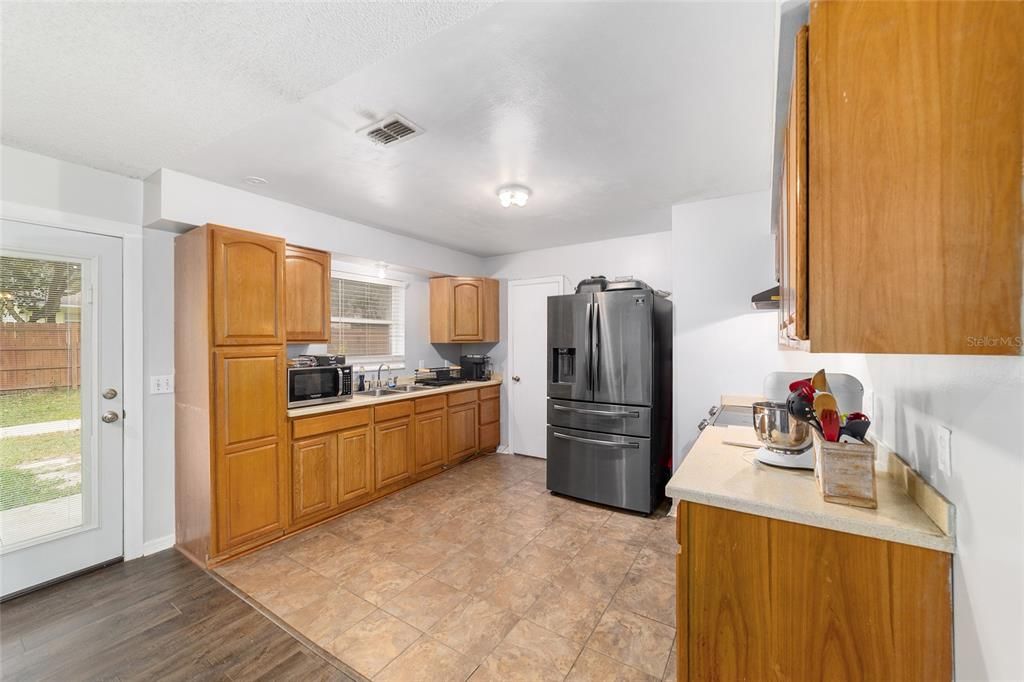 For Sale: $239,900 (4 beds, 2 baths, 1388 Square Feet)