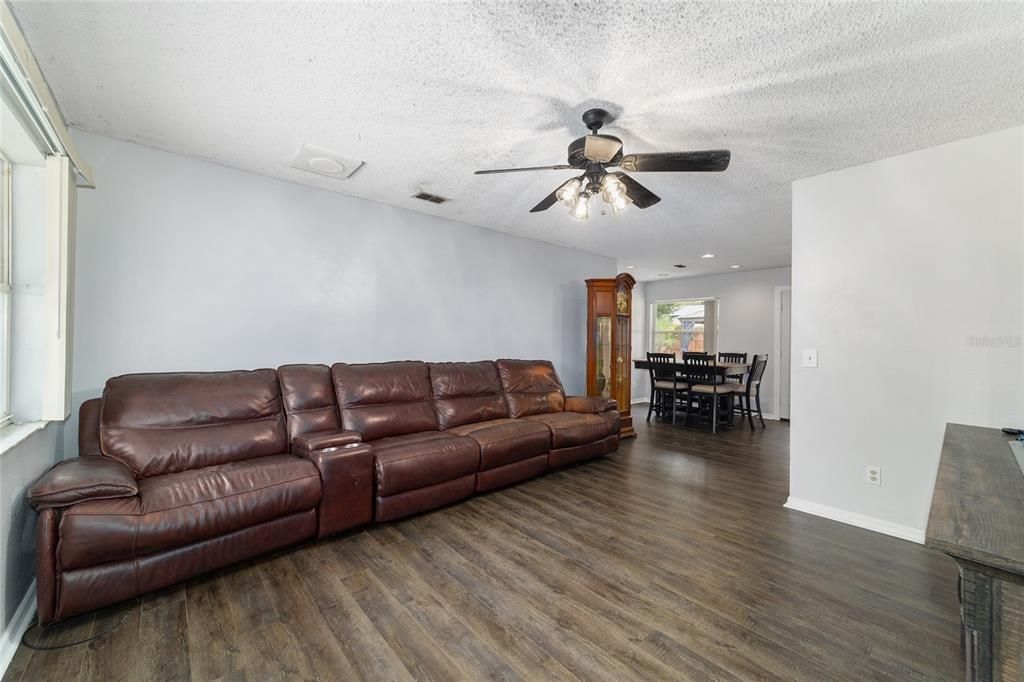 For Sale: $239,900 (4 beds, 2 baths, 1388 Square Feet)