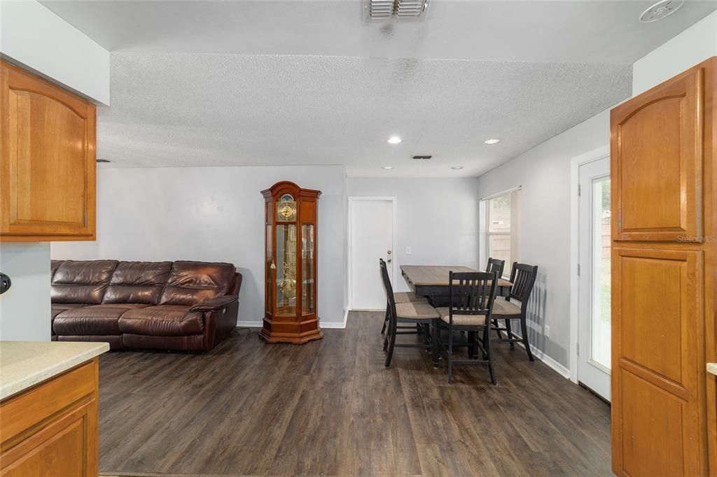 For Sale: $239,900 (4 beds, 2 baths, 1388 Square Feet)