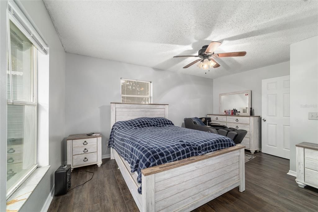 For Sale: $239,900 (4 beds, 2 baths, 1388 Square Feet)