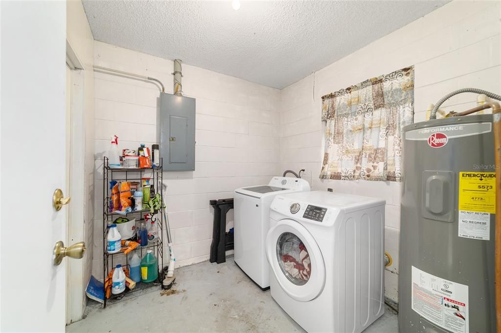 For Sale: $239,900 (4 beds, 2 baths, 1388 Square Feet)