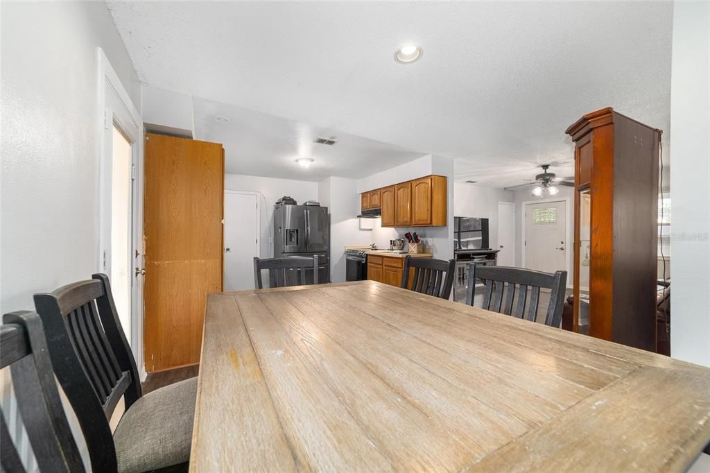 For Sale: $239,900 (4 beds, 2 baths, 1388 Square Feet)