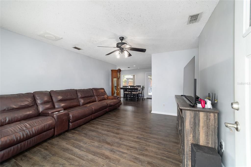 For Sale: $239,900 (4 beds, 2 baths, 1388 Square Feet)