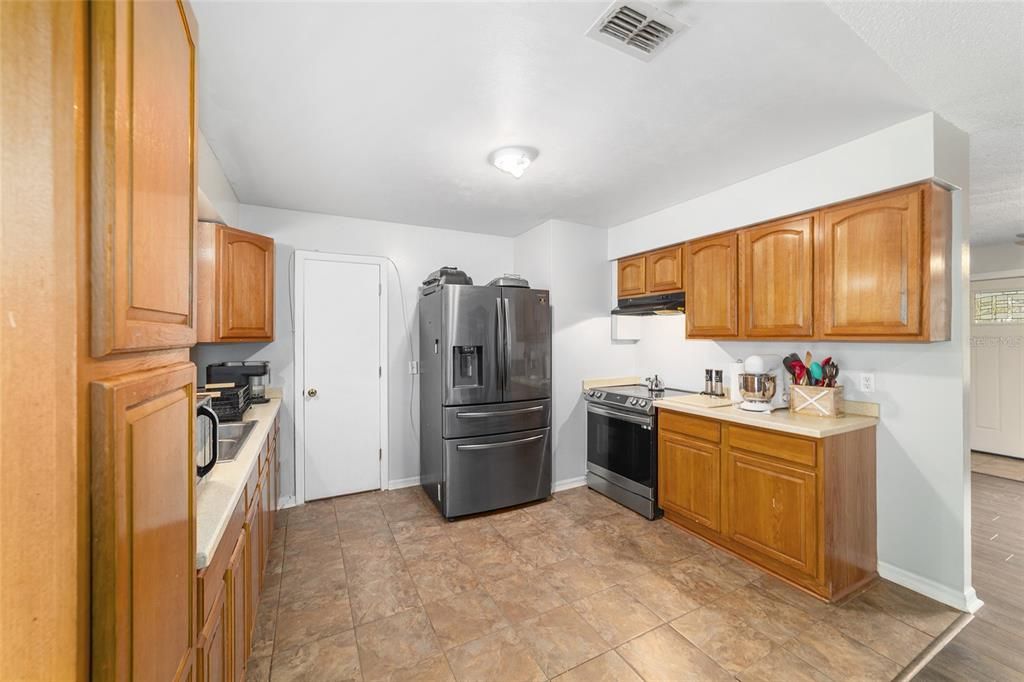 For Sale: $239,900 (4 beds, 2 baths, 1388 Square Feet)