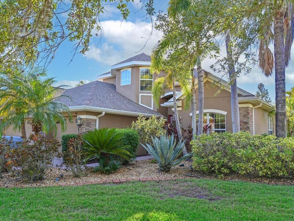 For Sale: $570,000 (4 beds, 2 baths, 2847 Square Feet)