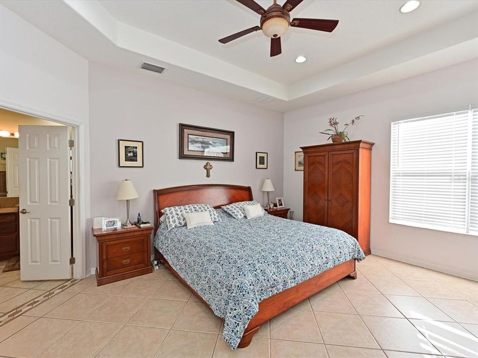 For Sale: $570,000 (4 beds, 2 baths, 2847 Square Feet)