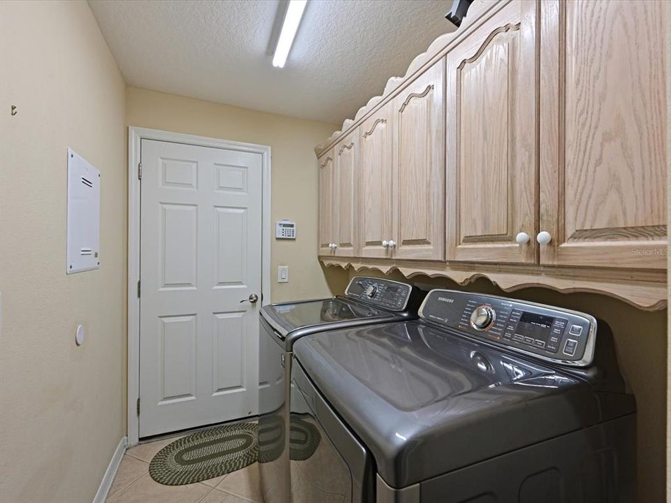 For Sale: $570,000 (4 beds, 2 baths, 2847 Square Feet)