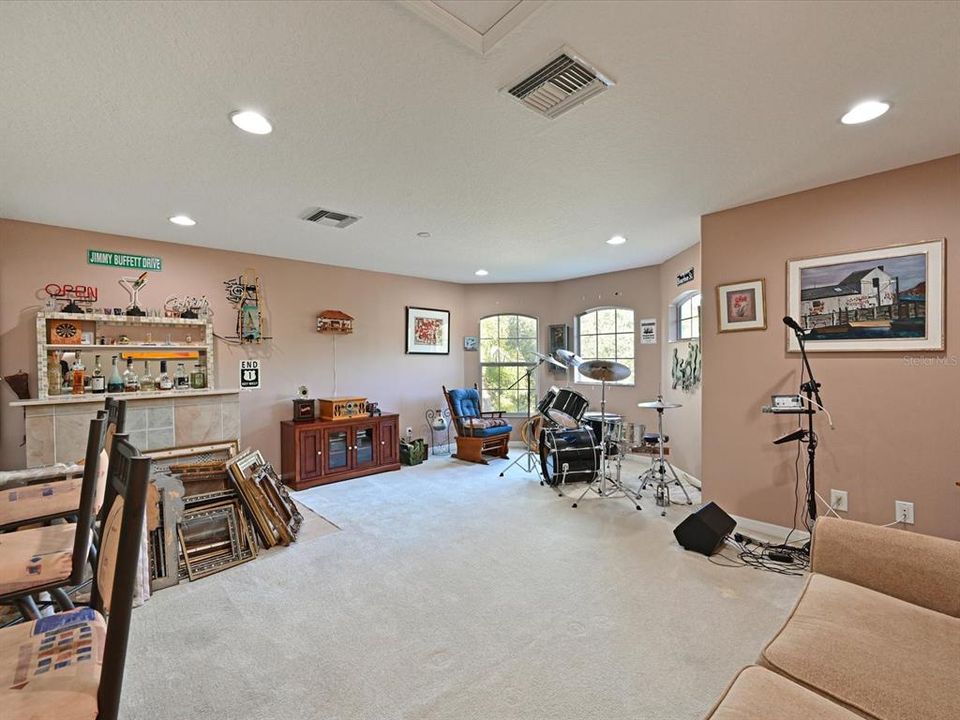 For Sale: $570,000 (4 beds, 2 baths, 2847 Square Feet)