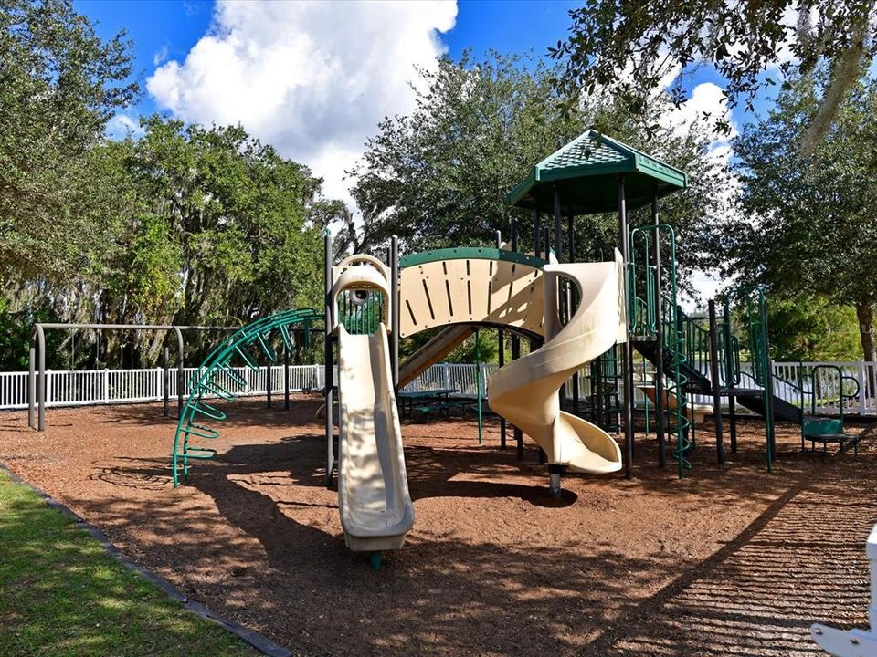 For Sale: $570,000 (4 beds, 2 baths, 2847 Square Feet)