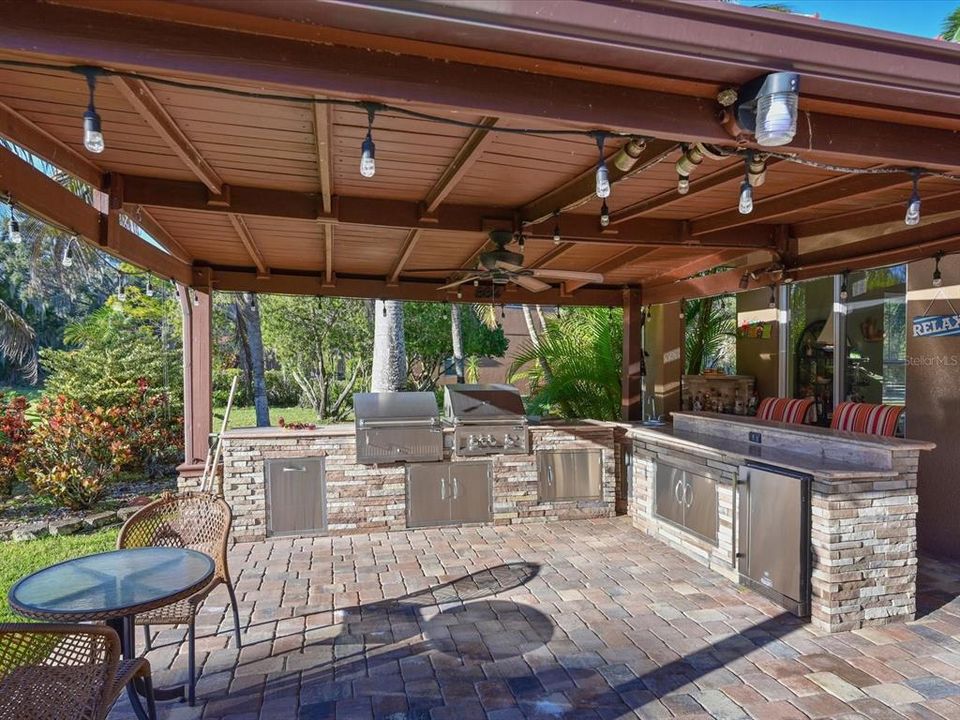 For Sale: $570,000 (4 beds, 2 baths, 2847 Square Feet)