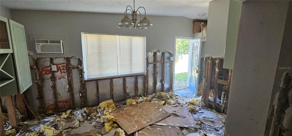 На продажу: $150,000 (4 спален, 2 ванн, 1400 Квадратных фут)