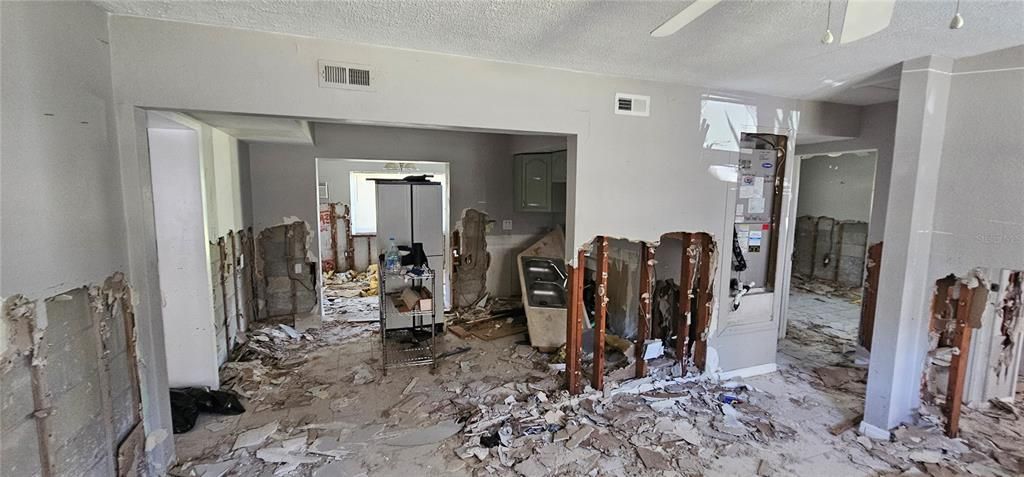 На продажу: $150,000 (4 спален, 2 ванн, 1400 Квадратных фут)