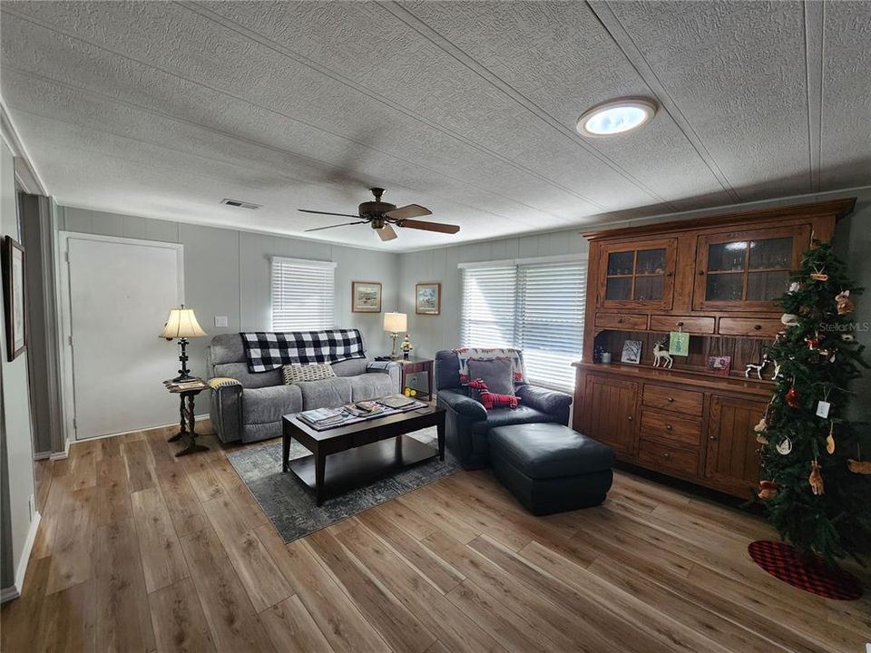 En Venta: $130,000 (2 camas, 2 baños, 1316 Pies cuadrados)