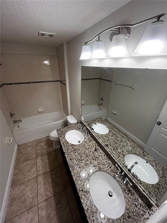 For Sale: $380,000 (3 beds, 3 baths, 1787 Square Feet)