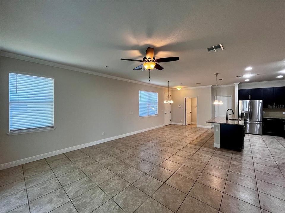 For Sale: $380,000 (3 beds, 3 baths, 1787 Square Feet)