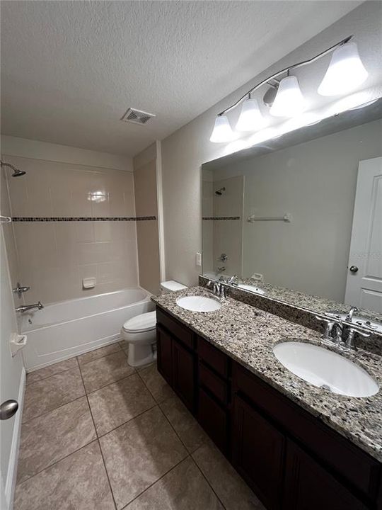 For Sale: $380,000 (3 beds, 3 baths, 1787 Square Feet)