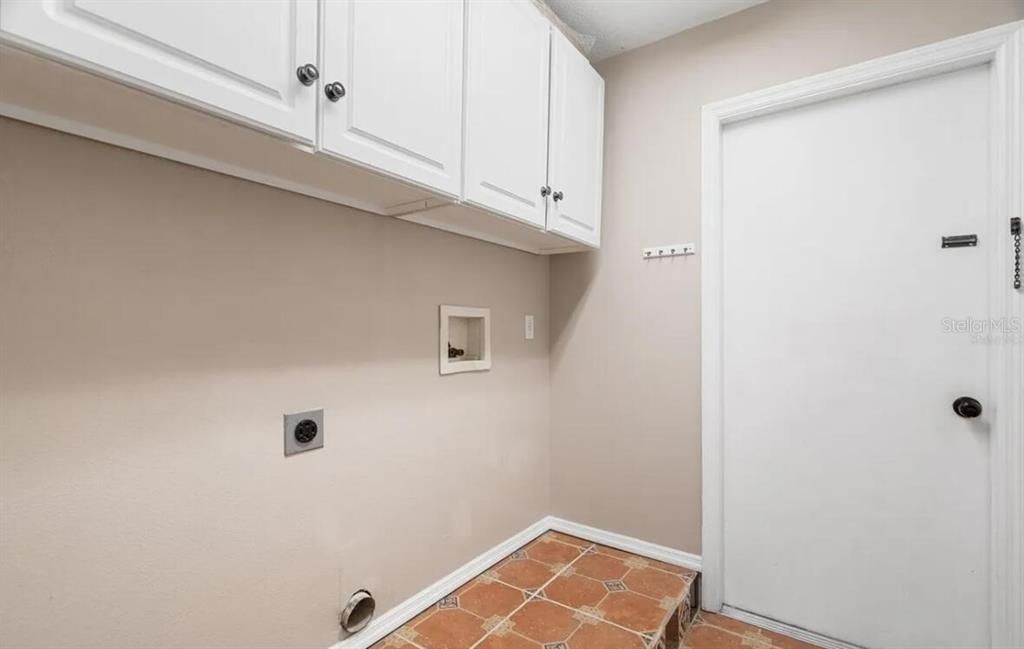 En Venta: $524,900 (4 camas, 2 baños, 2708 Pies cuadrados)