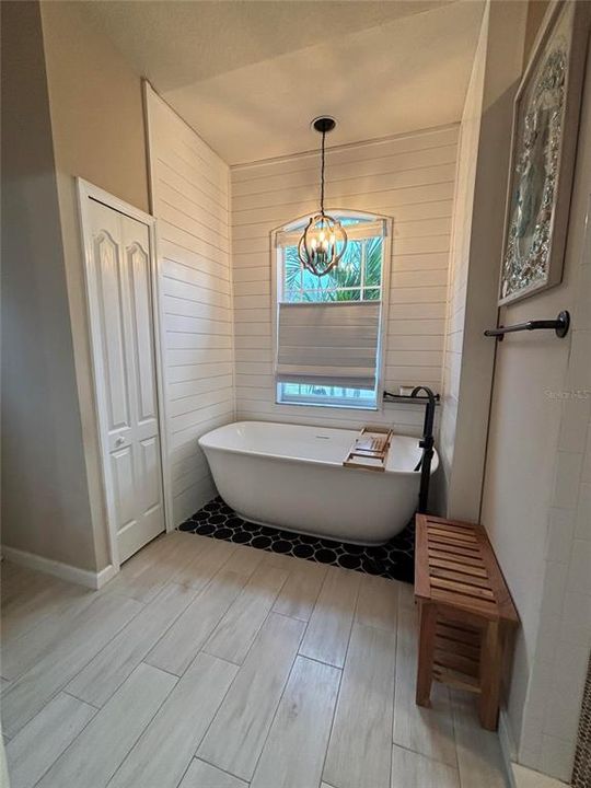 En Venta: $524,900 (4 camas, 2 baños, 2708 Pies cuadrados)