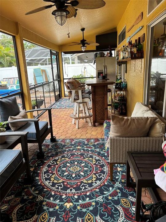 En Venta: $524,900 (4 camas, 2 baños, 2708 Pies cuadrados)