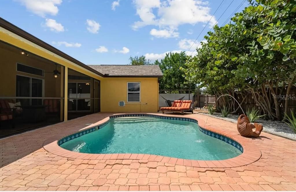 En Venta: $524,900 (4 camas, 2 baños, 2708 Pies cuadrados)