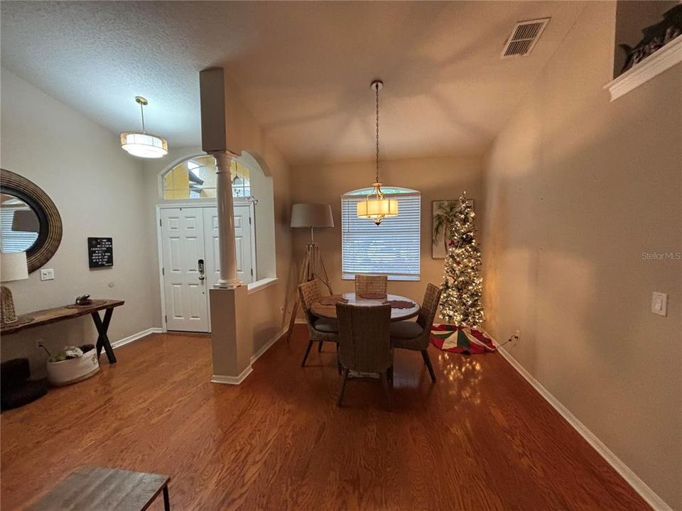 En Venta: $524,900 (4 camas, 2 baños, 2708 Pies cuadrados)