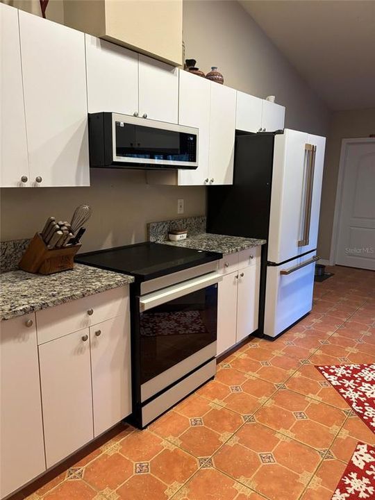 En Venta: $524,900 (4 camas, 2 baños, 2708 Pies cuadrados)