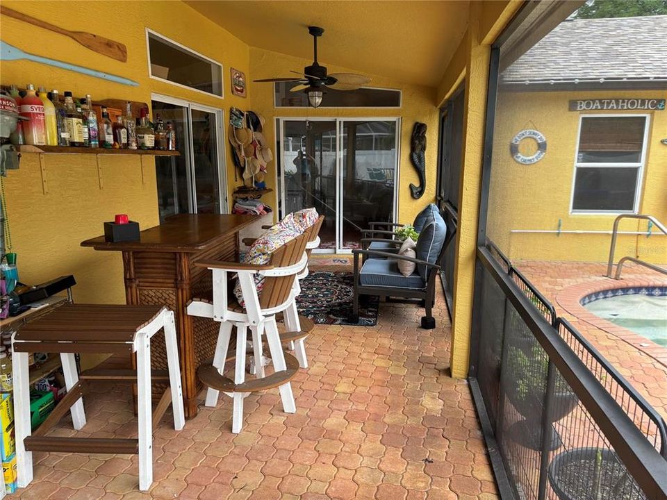 En Venta: $524,900 (4 camas, 2 baños, 2708 Pies cuadrados)