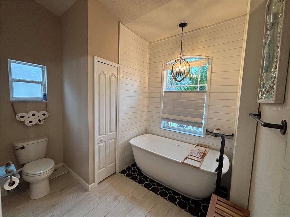 En Venta: $524,900 (4 camas, 2 baños, 2708 Pies cuadrados)