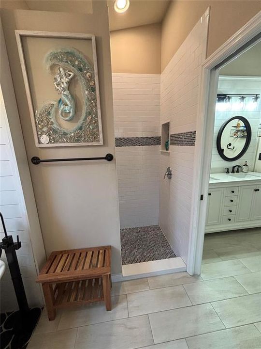 En Venta: $524,900 (4 camas, 2 baños, 2708 Pies cuadrados)