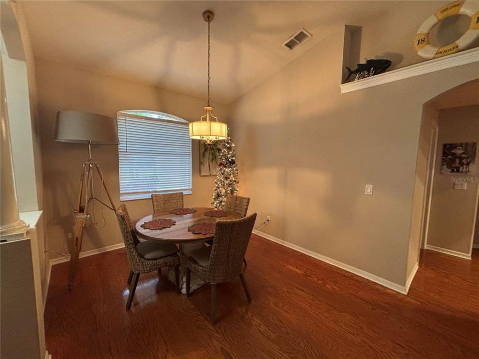 En Venta: $524,900 (4 camas, 2 baños, 2708 Pies cuadrados)