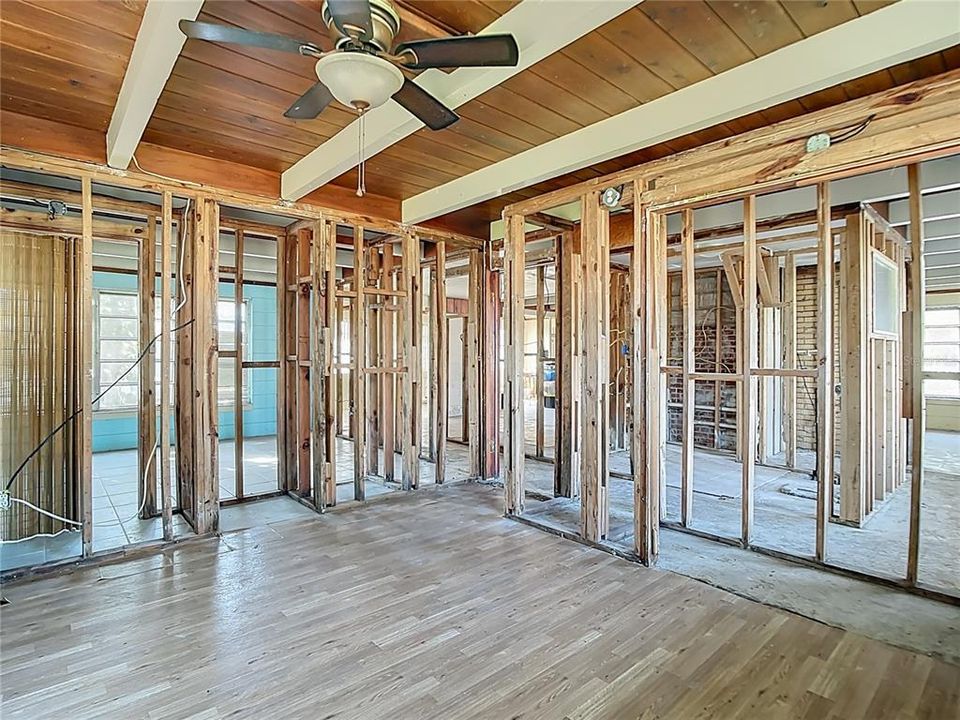 En Venta: $395,000 (2 camas, 1 baños, 1363 Pies cuadrados)