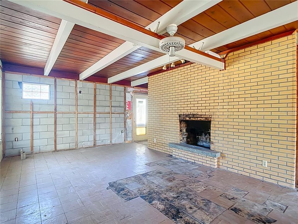 En Venta: $395,000 (2 camas, 1 baños, 1363 Pies cuadrados)