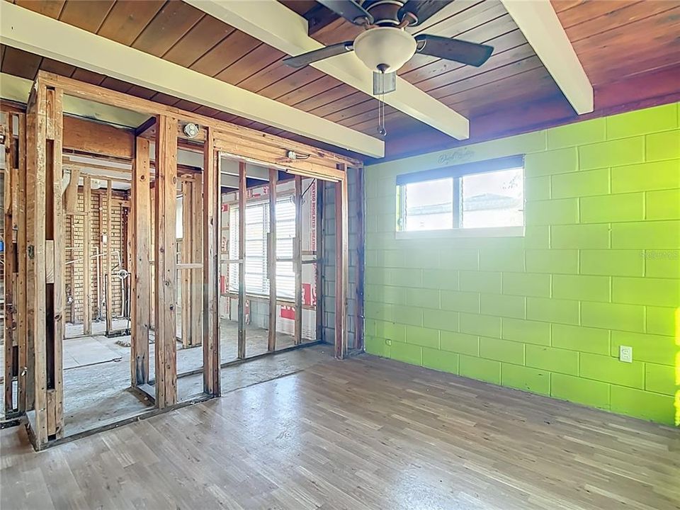 En Venta: $395,000 (2 camas, 1 baños, 1363 Pies cuadrados)