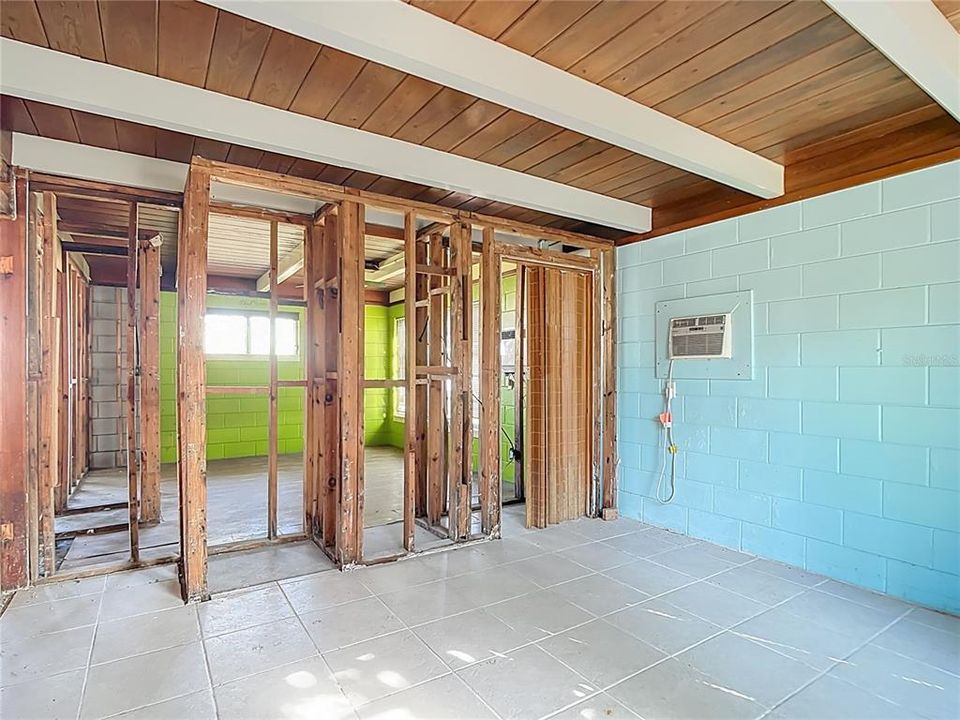 En Venta: $395,000 (2 camas, 1 baños, 1363 Pies cuadrados)