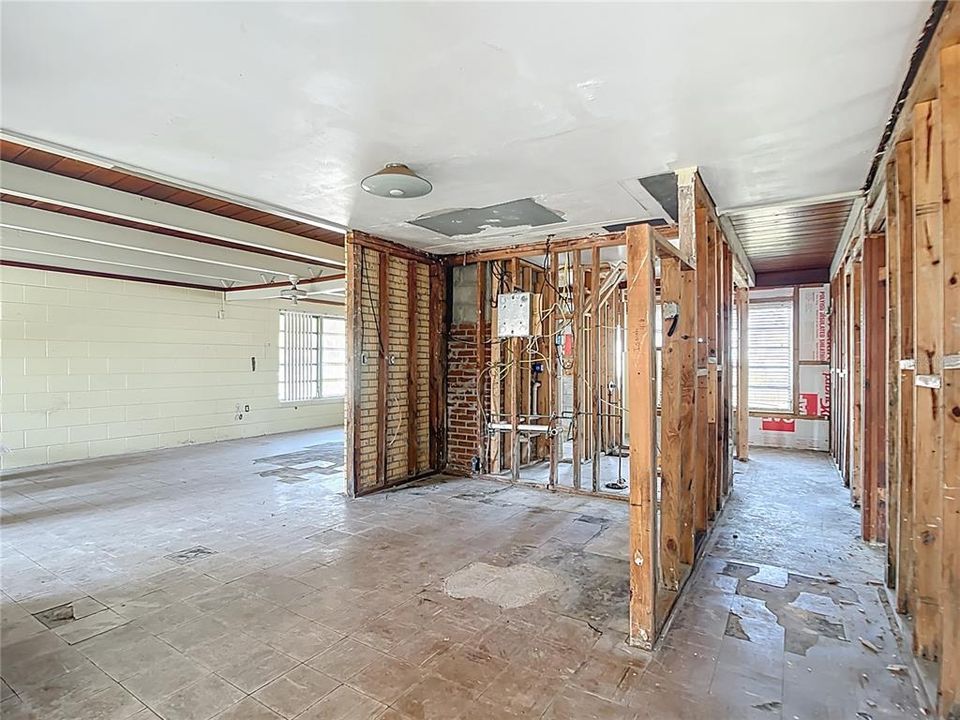 En Venta: $395,000 (2 camas, 1 baños, 1363 Pies cuadrados)