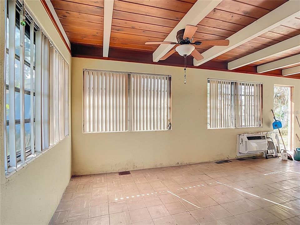 En Venta: $395,000 (2 camas, 1 baños, 1363 Pies cuadrados)