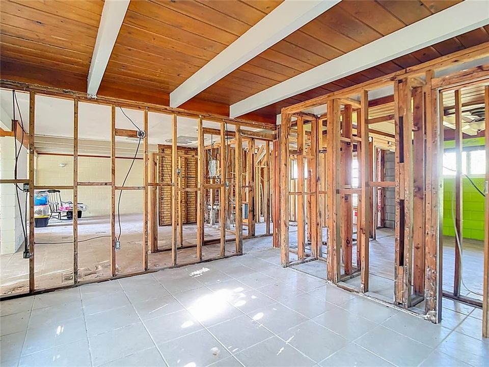 En Venta: $395,000 (2 camas, 1 baños, 1363 Pies cuadrados)