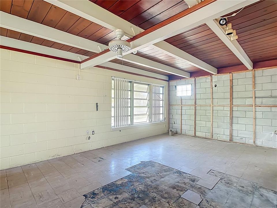 En Venta: $395,000 (2 camas, 1 baños, 1363 Pies cuadrados)